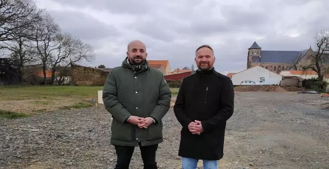 Louis Besnier, directeur général de la société Besnier Aménagement (à gauche), et le maire, Christian Gauthier. © Ouest-France